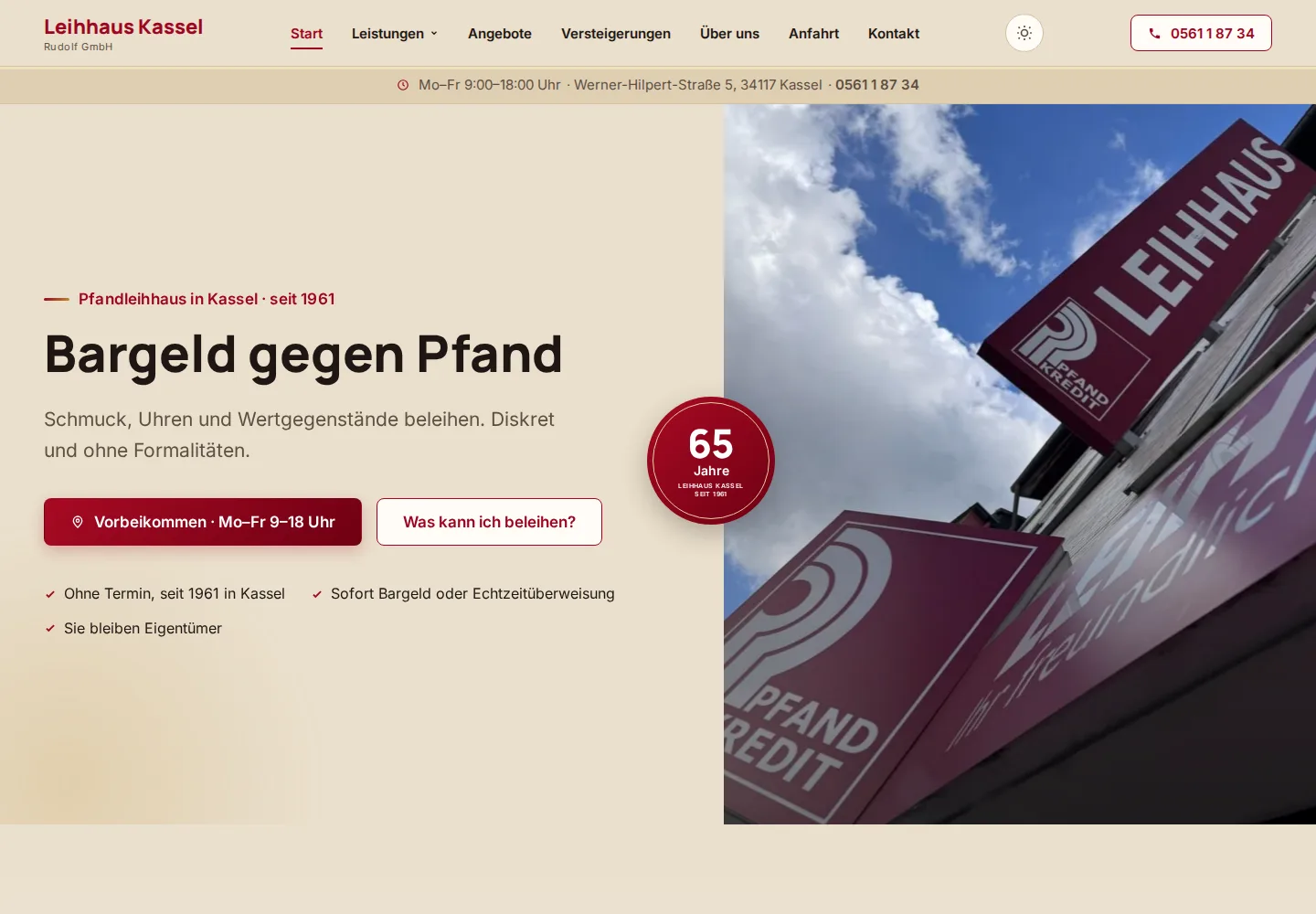 Startseite: „Bargeld gegen Pfand" neben dem Fassadenschild des Leihhauses, mit dem Siegel „65 Jahre"
